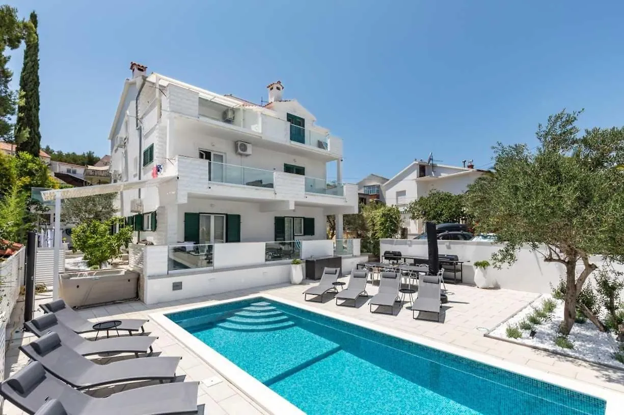 טרוגיר Apartment In Arbanija With Terrace, Air Conditioning, Wifi 5139-4 קרואטיה