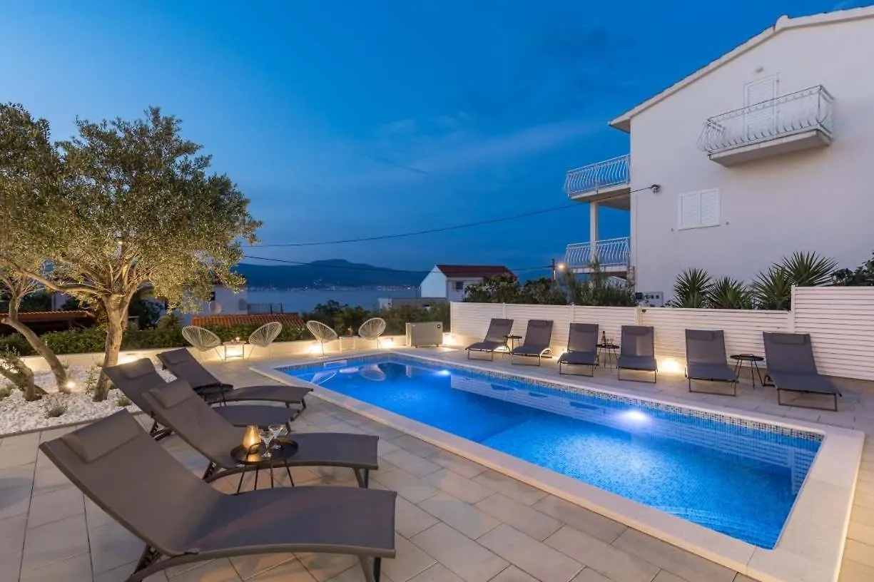 טרוגיר Apartment In Arbanija With Terrace, Air Conditioning, Wifi 5139-4 קרואטיה