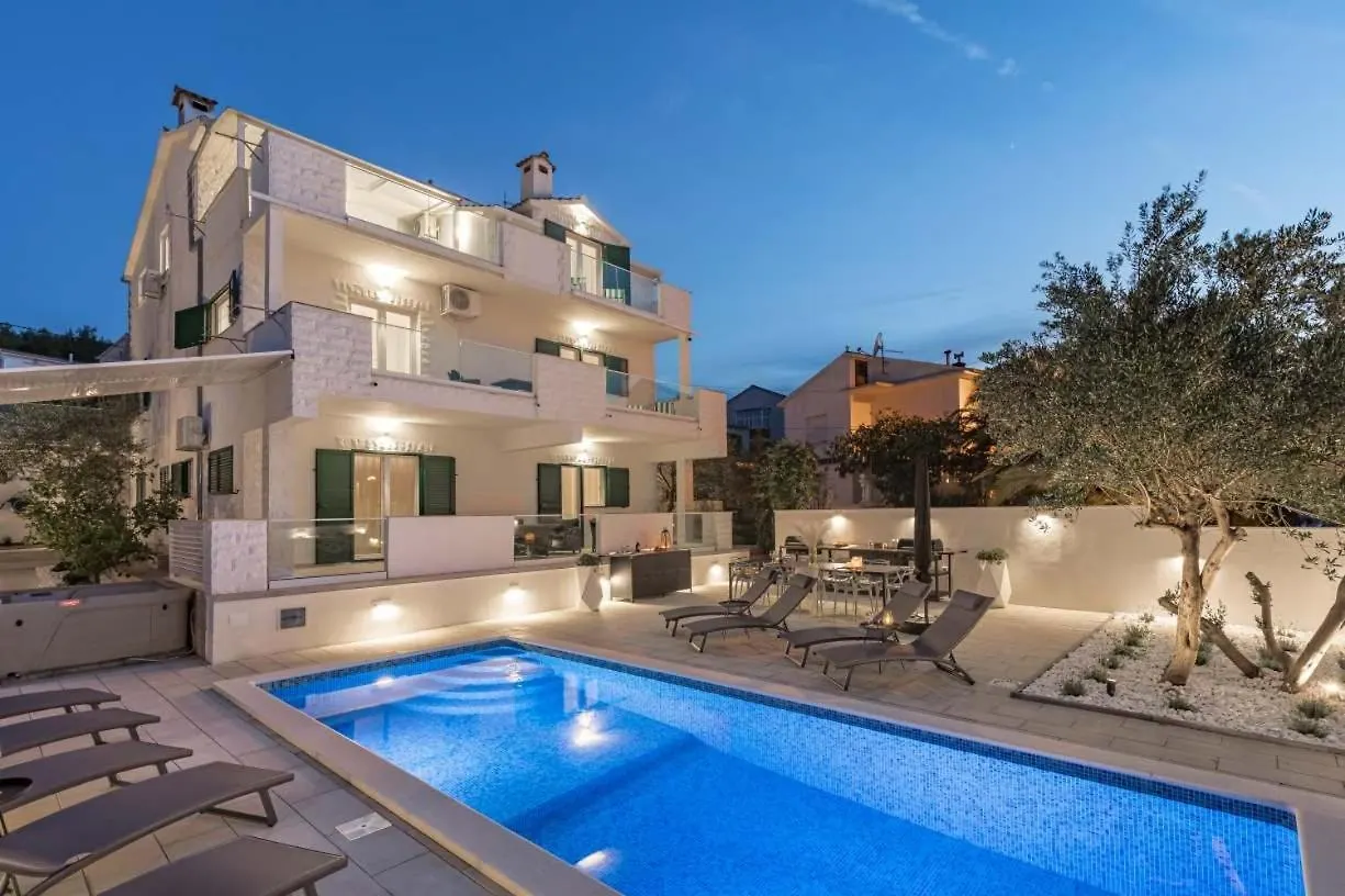 טרוגיר Apartment In Arbanija With Terrace, Air Conditioning, Wifi 5139-4