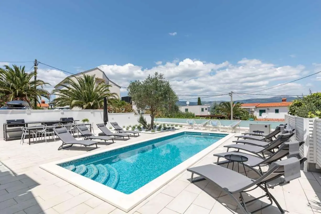 טרוגיר Apartment In Arbanija With Terrace, Air Conditioning, Wifi 5139-4