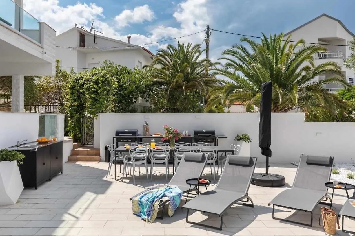 טרוגיר Apartment In Arbanija With Terrace, Air Conditioning, Wifi 5139-4